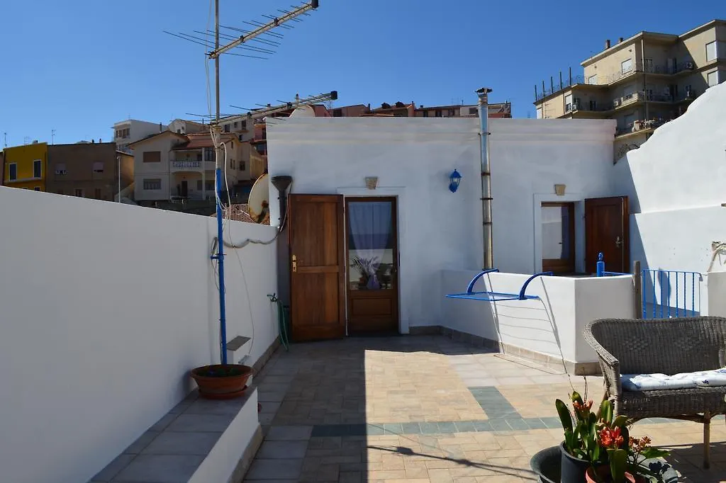 B&B Belvedere SantʼAntìoco Couette-café